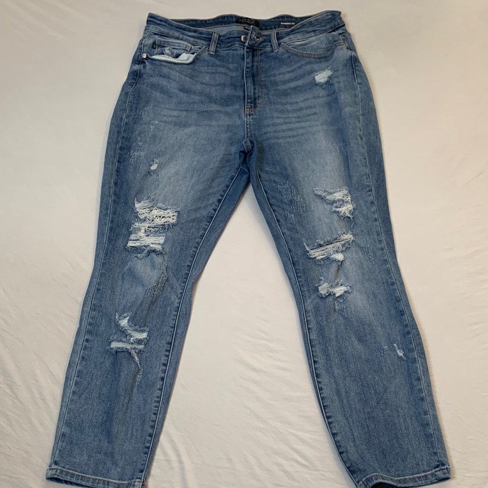 Judy Blue 14W Boyfriend Fit Distressed Jeans Curvy Stretch Zipper Fly Beautiful